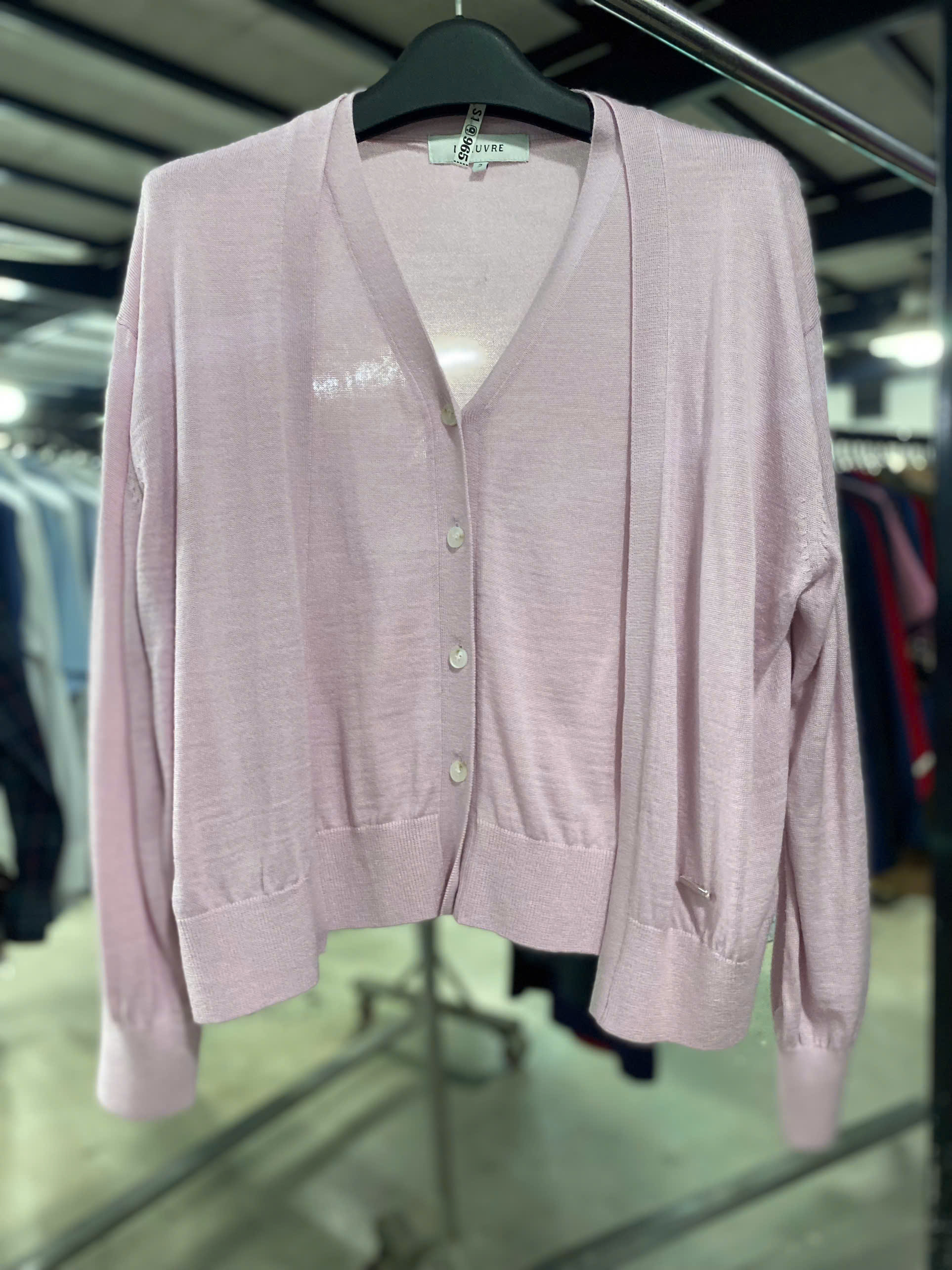 Trời lạnh không thể thiếu áo len mỏng vậy làm sao để giặt áo len mỏng đúng cách !